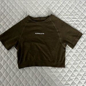 Alphalete cropped short sleeve workout top size small